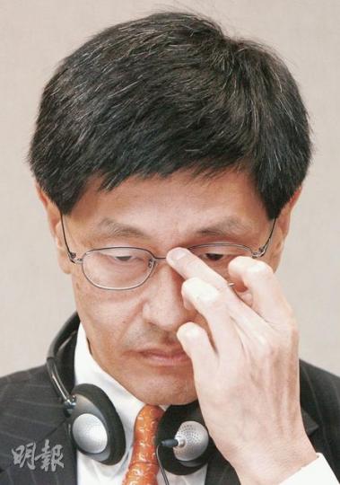 八達通公司主席梁國權宣布將於年底離任,但拒絕回應是否引咎辭職。(林振東攝) 八達通公司主席梁國權宣布將於年底離任,但拒絕回應是否引咎辭職。(林振東攝)