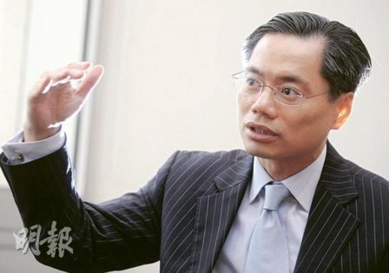 從事投資買賣廿多載的袁志光坦言﹕「(物業代理)呢一行人才好重要,溝通工作更加重要」,因為一單「刁」的發生,往往建立於與客戶的關係上。(劉焌陶攝) 從事投資買賣廿多載的袁志光坦言﹕「(物業代理)呢一行人才好重要,溝通工作更加重要」,因為一單「刁」的發生,往往建立於與客戶的關係上。(劉焌陶攝)
