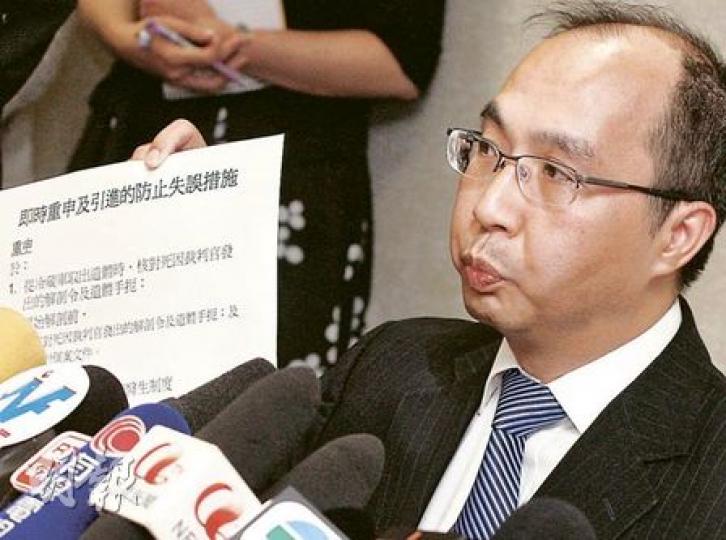 衛生署助理署長(特別衛生事務)鄺國威醫生表示,署方已向女死者家屬致歉。(李紹昌攝) 衛生署助理署長(特別衛生事務)鄺國威醫生表示,署方已向女死者家屬致歉。(李紹昌攝)