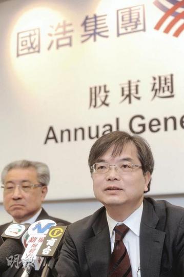國浩集團指出,主席郭令燦將於適合機會,與東亞銀行主席李國寶會面。圖為國浩執行董事丁偉銓(右)及陳林興(左)。 (尹錦恩攝) 國浩集團指出,主席郭令燦將於適合機會,與東亞銀行主席李國寶會面。圖為國浩執行董事丁偉銓(右)及陳林興(左)。 (尹錦恩攝)