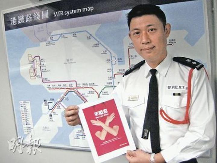 港鐵警區警司葉智強稱,除派警員巡查,亦賴乘客守望相助,令犯案者「拉一個,少一個」。(吳光熙攝) 港鐵警區警司葉智強稱,除派警員巡查,亦賴乘客守望相助,令犯案者「拉一個,少一個」。(吳光熙攝)