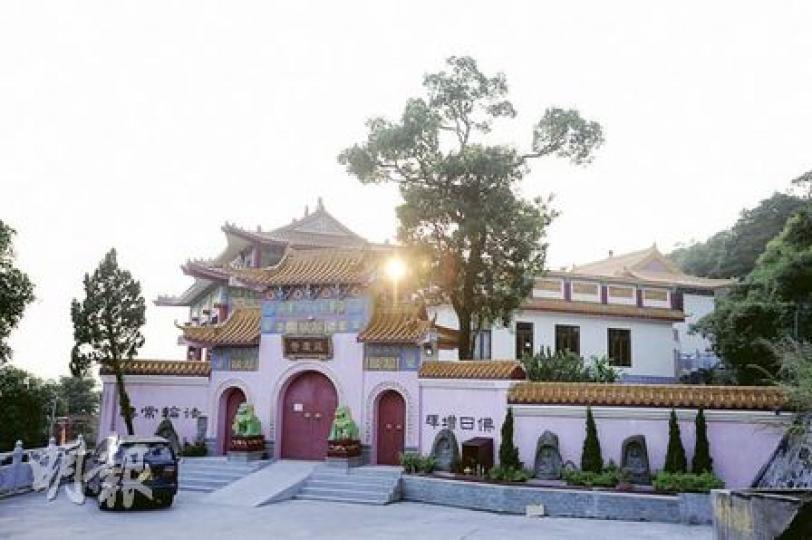 位於大嶼山鹿湖的延慶寺屬於註冊廟宇,受《華人廟宇條例》監管,但身兼華人廟宇委員會主席的民政事務局長曾德成,卻以宗教自由及保護私有產權為由,無意調查延慶寺。(朱永倫攝) 位於大嶼山鹿湖的延慶寺屬於註冊廟宇,受《華人廟宇條例》監管,但身兼華人廟宇委員會主席的民政事務局長曾德成,卻以宗教自由及保護私有產權為由,無意調查延慶寺。(朱永倫攝)