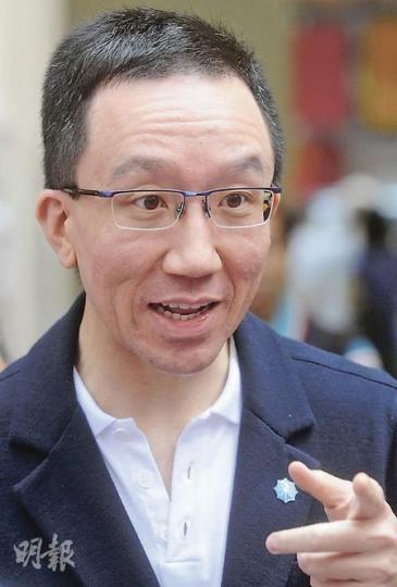 署理食物及衛生局長梁卓偉昨日出席一個活動時解釋,醫管局並非隱瞞瑪嘉烈醫院殮房處理嬰兒遺體失誤的事故,而是尊重家屬的意願,低調處理事件。(尹錦恩攝) 署理食物及衛生局長梁卓偉昨日出席一個活動時解釋,醫管局並非隱瞞瑪嘉烈醫院殮房處理嬰兒遺體失誤的事故,而是尊重家屬的意願,低調處理事件。(尹錦恩攝)