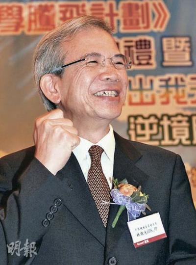 平等機會委員會主席林煥光昨出席仁愛堂活動時,提醒在場200名中學生「不同年代也有不同機會」,面向全球社會,最重要是多動腦筋,保持競爭意識,但絕不能以金錢去衡量自己是否成功。(劉焌陶攝) 平等機會委員會主席林煥光昨出席仁愛堂活動時,提醒在場200名中學生「不同年代也有不同機會」,面向全球社會,最重要是多動腦筋,保持競爭意識,但絕不能以金錢去衡量自己是否成功。(劉焌陶攝)