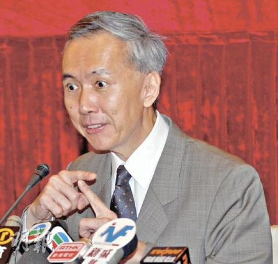 樓市「大好友」信置主席黃志祥表示,對下周拍賣的九龍塘延文禮士道地皮感興趣。(陳淑安攝) 樓市「大好友」信置主席黃志祥表示,對下周拍賣的九龍塘延文禮士道地皮感興趣。(陳淑安攝)