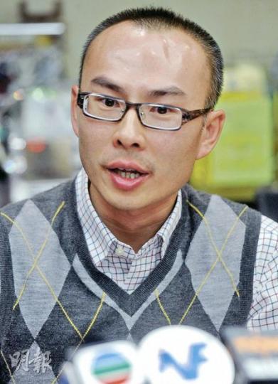 田生集團公布轉主板同配股的時間,相差不足一星期,引起市場「先炒高後散貨」的質疑,不過財務總監李永賢指出,有關做法並無問題。(尹錦恩攝) 田生集團公布轉主板同配股的時間,相差不足一星期,引起市場「先炒高後散貨」的質疑,不過財務總監李永賢指出,有關做法並無問題。(尹錦恩攝)