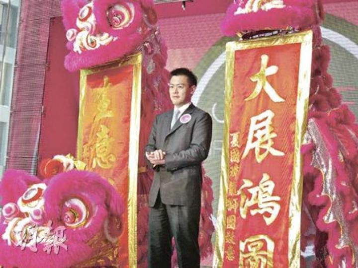 華置董事劉鳴煒喺噚日「The ONE」商場開幕後表示,本港明顯有仇富心態。(陳天賜攝) 華置董事劉鳴煒喺噚日「The ONE」商場開幕後表示,本港明顯有仇富心態。(陳天賜攝)