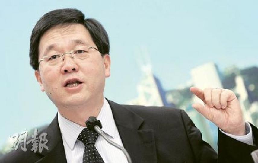 政制及內地事務局長林瑞麟表示,600萬的選舉經費中,逾300萬屬宣傳單張印刷費用途,餘下則是橫額、其他工作的費用,他認為這水平合適。(余俊亮攝)政府建議「超級區議員」的選舉經費上限600萬元,但工業界林大輝認為不足夠,還揶揄政制及內地事務局長林瑞麟「食米唔知米貴」﹕「局長認為(600萬)做得到,但未必做很好。」(李紹昌攝) 政制及內地事務局長林瑞麟表示,600萬的選舉經費中,逾300萬屬宣傳單張印刷費用途,餘下則是橫額、其他工作的費用,他認為這水平合適。(余俊亮攝)政府建議「超級區議員」的選舉經費上限600萬元,但工業界林大輝認為不足夠,還揶揄政制及內地事務局長林瑞麟「食米唔知米貴」﹕「局長認為(600萬)做得到,但未必做很好。」(李紹昌攝)