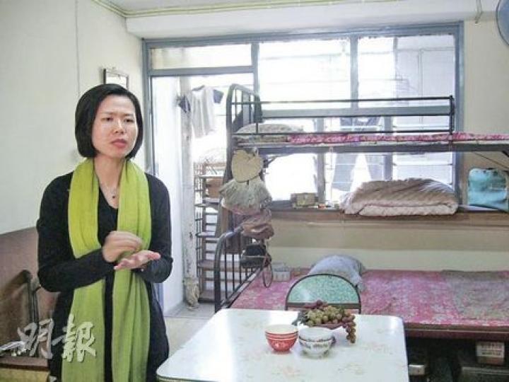 香港青年旅舍協會總經理曾凱琪希望聯絡美荷樓舊街坊，收集他們過往美荷樓生活的點滴片段，再在「美荷樓生活館」重現。圖為美荷樓一個仍保存原貌的單位。（黃靜雅攝）美荷樓活化，低層單位將改建咖啡廳，以及設立美荷樓生活館讓公眾了解美荷樓歷史。（黃靜雅攝）