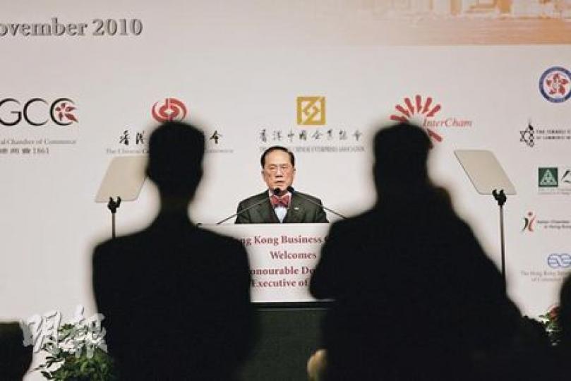 特首曾蔭權昨日出席商界午餐會時多番強調，社會生態形勢已改變，市民對政府、商界有愈來愈大的期望，呼籲商界為社會多做事。（郭慶輝攝）
