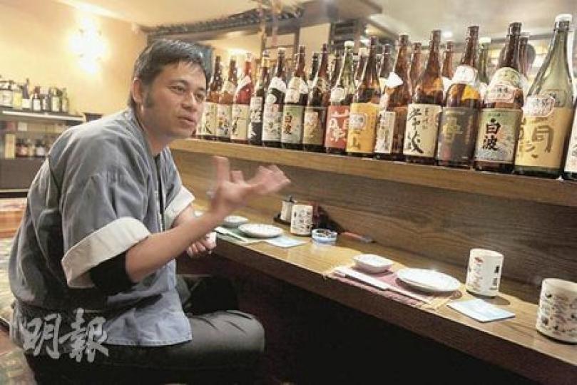 廣州一間日本餐廳港人料理長黃宏達表示，撞船事件後日本客跌了兩三成。（余俊亮攝）
