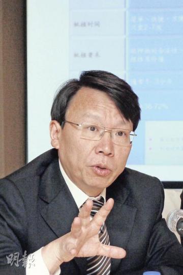 中國信貸執行董事計祖光昨於記者會上表示，公司放貸月息高達3％至6%，折算年息達36厘至72厘。（陳智良攝）