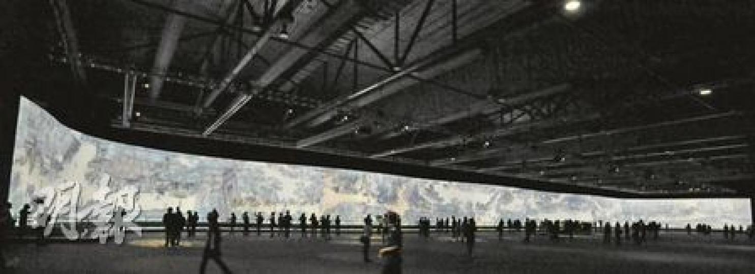 電子動態版《清明上河圖》今天起至29日在亞洲國際博覽館展出，市民可於場館中央近虹橋位置，欣賞整幅《清明上河圖》。（葉漢華攝）