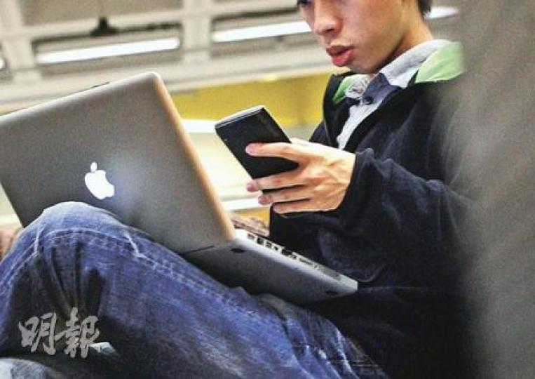 有研究指男士若常將手提電腦置於大腿或膝上，電腦過熱的溫度會影響陰囊製造精蟲，可能引致不育。（林振東攝）