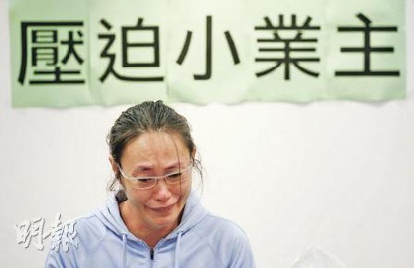 恐物業被賤賣而一無所有的吳玉玲,昨哭訴中銀太無人情味。(林振東攝) 恐物業被賤賣而一無所有的吳玉玲,昨哭訴中銀太無人情味。(林振東攝)
