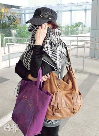 「大婆」梁穎蘭否認「強搶」被告兒子,強調應被告利鳳儀及李錦士要求照顧二人的長子,好讓被告安心待產。(何偉畧攝)佛堂「大師」李錦士從佛堂認識被告利鳳儀,否認藉「灑淨」儀式與被告性交,又稱除與觀音溝通,又教授氣功。(何偉畧攝) 「大婆」梁穎蘭否認「強搶」被告兒子,強調應被告利鳳儀及李錦士要求照顧二人的長子,好讓被告安心待產。(何偉畧攝)佛堂「大師」李錦士從佛堂認識被告利鳳儀,否認藉「灑淨」儀式與被告性交,又稱除與觀音溝通,又教授氣功。(何偉畧攝)