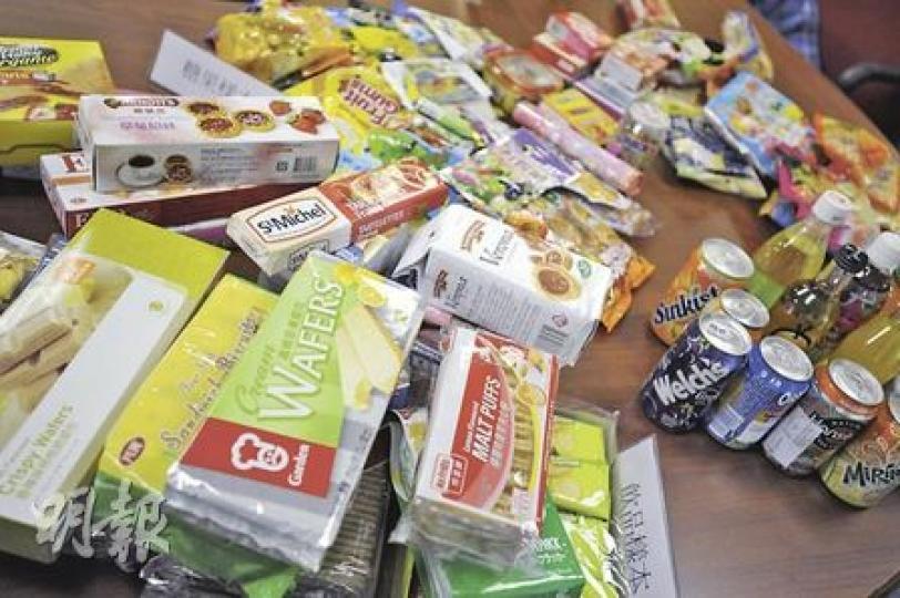 英國有研究指出,6種人工食用色素可能會增加兒童過度活躍情况。消委會檢視本港84款食品,發現近半含有這些色素,提醒家長留意。(朱永倫攝) 英國有研究指出,6種人工食用色素可能會增加兒童過度活躍情况。消委會檢視本港84款食品,發現近半含有這些色素,提醒家長留意。(朱永倫攝)
