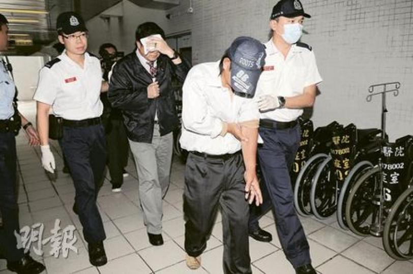 兩名見義勇為熱心市民，一度誤會對方是竊賊同黨，發生扭打，兩人均受輕傷，事後送院治理。（衛永康攝）