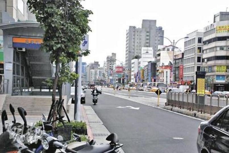 台北市街上的選舉廣告甚少,據說與當地民眾不喜吵閙有關。(陳子凌攝) 台北市街上的選舉廣告甚少,據說與當地民眾不喜吵閙有關。(陳子凌攝)