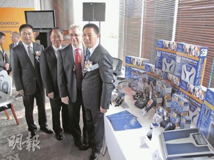 加拿大企業在港成立附屬公司,將遠端健康監控器材引入內地,左起為鄭雲峰、朱其崑、Harvey Goldberg和劉振平。(陳佩儀攝) 加拿大企業在港成立附屬公司,將遠端健康監控器材引入內地,左起為鄭雲峰、朱其崑、Harvey Goldberg和劉振平。(陳佩儀攝)