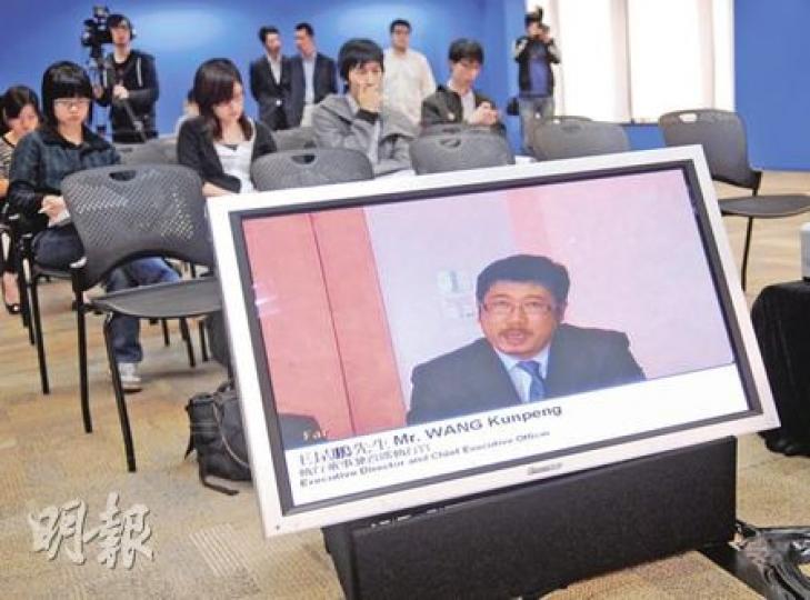 中國正通汽車毋懼市况波動，今日起公開招股。熒幕為公司首席執行官王昆鵬。（陳淑安攝）