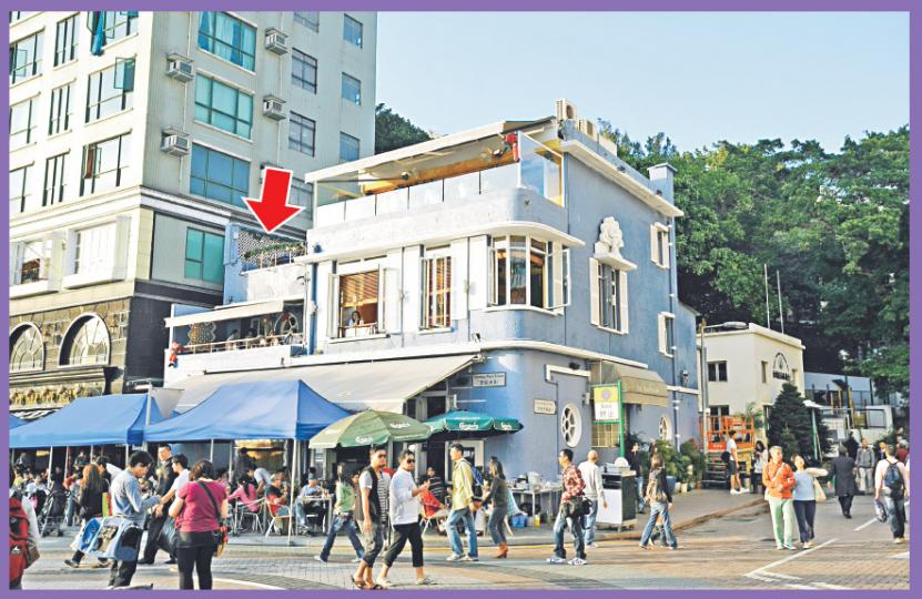 恒地李兆基旗下的美麗華酒店，購入赤柱大街88號（箭嘴示），佔著名的藍屋餐廳的一半位置。（葉漢華攝）