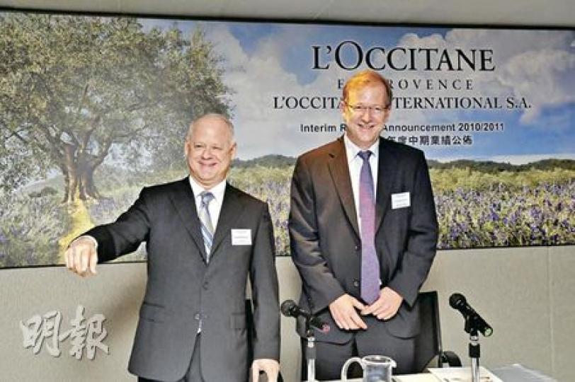 歐舒丹亞太區總裁賀康祖（左）表示，集團計劃在新興市場收購風格相近的牌子，所以不會考慮收購時裝品牌。圖右為集團財務及行政管理部副總經理Thomas Levilion。（張智超攝）