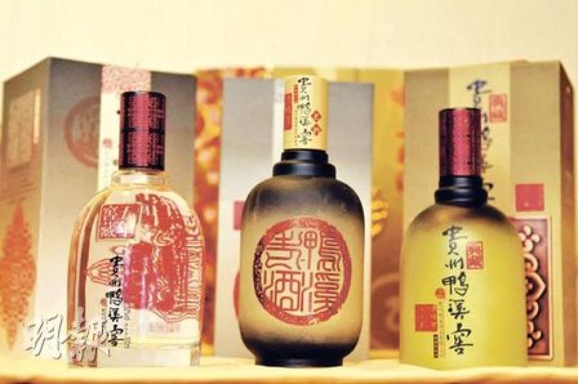 銀基集團繼今年3月取得「永福醬酒」和「國窖1573系列」43度白酒的獨家經銷權後，今年9月亦獲得貴州「鴨溪白酒系列」（見圖）經銷權。（張智超攝）