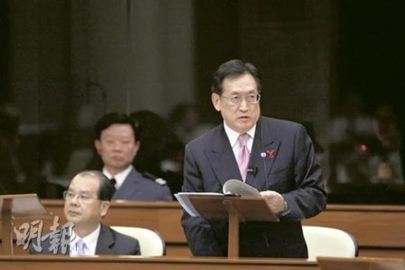 食衛局長周一嶽（前右）表示，本港法例禁止任何商業性質的代母安排，不論付款或接受付款任何一方在香港或其他地方發生都屬違法。（李紹昌攝）