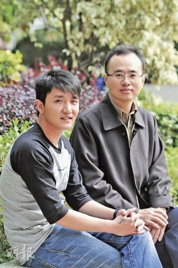 鄭明輝（左）會以吸毒過來人身分出席本月12日的映後座談會。他與導演張經緯（右）均認為，設映後座談會可跟觀眾作更多交流，深化電影信息。（張智超攝）