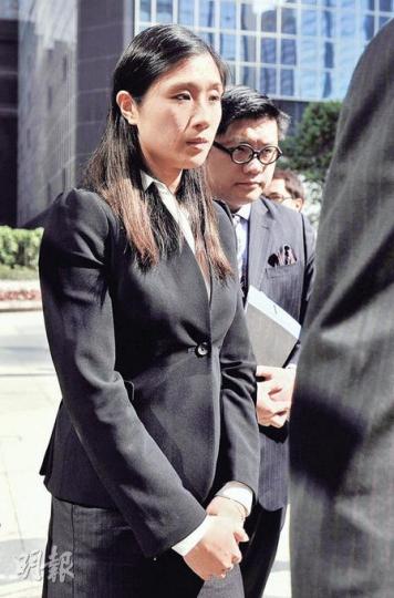 被告陳學殷連日出庭情緒均不穩，昨在犯人欄內聽到X為她求情，更是不住的低頭飲泣。（葉漢華攝）X於2005年在葵芳的美心皇宮酒樓結識當時任知客的陳學殷，隨後展開一段孽緣。（葉漢華攝）今年2至4月，X多次與陳學殷到金巴利道的百佳酒店開房。 （葉漢華攝）X收到勒索信後，相約陳學殷於尖沙嘴金巴利道的「輕鬆一下」茶餐廳見面，見面當日陳隨即被捕。（葉漢華攝）