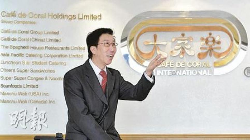 大家樂集團主席陳裕光昨日主動會見傳媒，宣布1月1日起旗下4500名員工獲加薪7%，但六成低薪員工要待五一前夕才能加至法定最低時薪28元。他又透露，2012年將退休，正部署交棒給接班人。（劉焌陶攝）