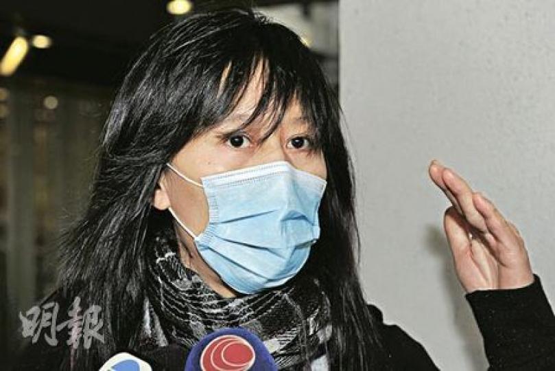 昨要求死因庭裁定死者死於謀殺的蔡明長遺孀邱美娜，昨在庭外表示激動地表示不滿裁決，多次稱「家人死得不明不白」。（尹錦恩攝）死者林享利遺孀林婉瑜昨到庭聽取死因庭裁決，神情哀傷。（尹錦恩攝）死者許自廣遺孀楊良昨到庭聽決裁決，神情哀傷。（尹錦恩攝）死者王西文遺孀蔡琼越（左）和死者許天從遺孀陳燕華（右）昨聽取死因庭裁決時，不住低頭拭淚。（尹錦恩攝）
