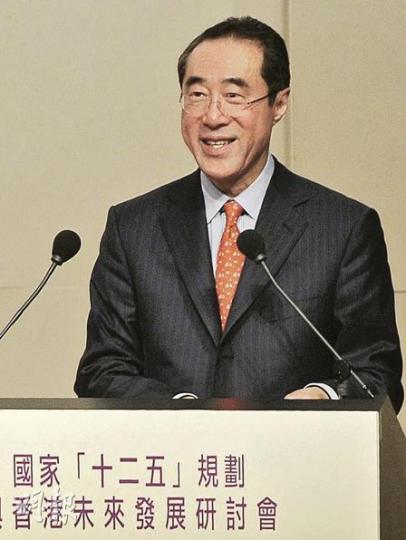 政務司長唐英年認為，香港只要鞏固住金融、貿易、航運中心地位，就能夠保住服務業半壁江山。（何家達攝）