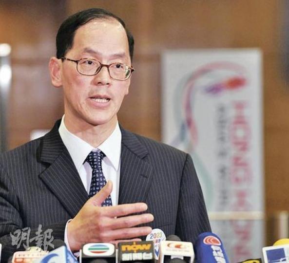 民政事務局長曾德成說，廣州亞運後，本港支持申亞聲音明顯加大，當局有決心並盡力爭取立法會財委會支持。（劉焌陶攝）