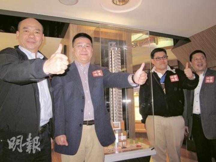 大富控股董事總經理林建康（左二）、國際集團行政總裁鄺祖盛（右二）認為，用家和長線投資客，現時已從新開始在地產市場上探盤。（林可為攝）