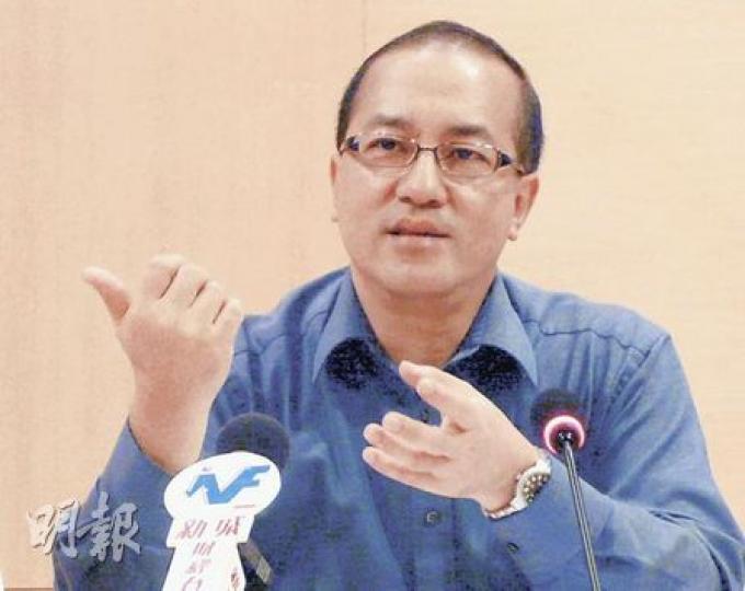 香港天文學會長楊光宇（圖）至今已發現約2600顆小行星，並將其中44顆命名。（蕭輝浩攝）（明報製圖）（明報製圖）