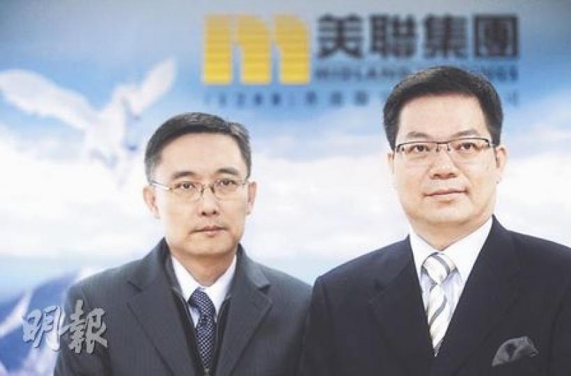 美聯就政府上月出招壓樓巿搞「一人一信」行動,結果只收回21封信。美聯集團高級執行董事黃錦康(右)辯稱,此乃反映用家對出招的反應,沒有巿場預期咁「大鑊」。左為美聯物業首席分析師劉嘉輝。(朱永倫攝) 美聯就政府上月出招壓樓巿搞「一人一信」行動,結果只收回21封信。美聯集團高級執行董事黃錦康(右)辯稱,此乃反映用家對出招的反應,沒有巿場預期咁「大鑊」。左為美聯物業首席分析師劉嘉輝。(朱永倫攝)