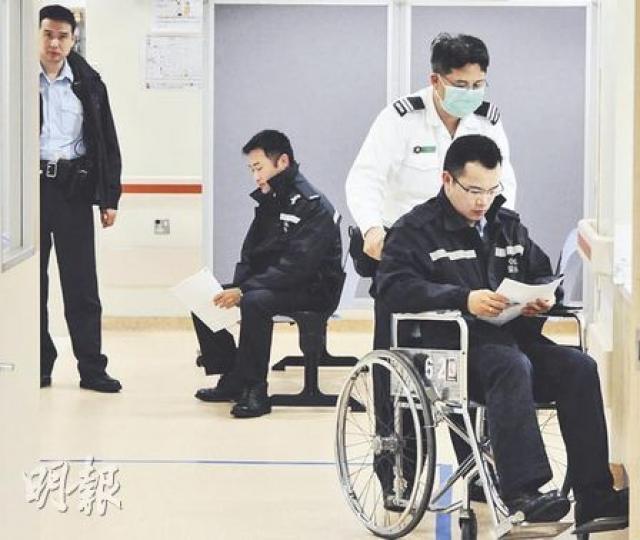 沙田博康村集體毆鬥事件中，共拘捕12人，3名警員受傷需要送院治理。（蔡方山攝）