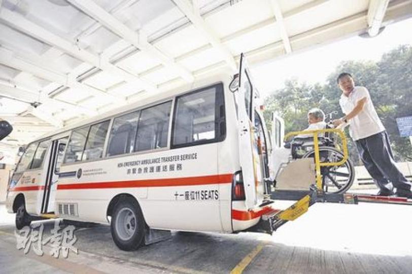 醫管局提供的非緊急救護車載送服務，被指令病人等候太長時間，醫管局將成立專責小組檢討服務。（朱永倫攝）