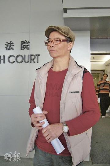 梅啟明昨日到高院領取判辭，未有就被判敗訴發表意見。（陳穎鏇攝）