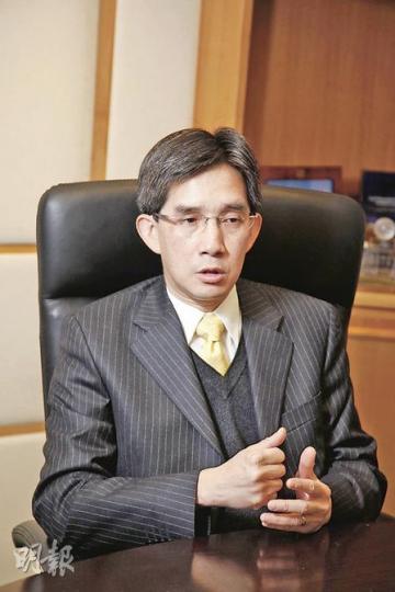 旅遊事務專員容偉雄接受訪問時表示，啟德郵輪碼頭雖在2013年中始啟用，但爭取郵輪來港落戶是今年的重點工作，因為郵輪公司一般早18至20個月便擬訂航線。（陳智良攝）