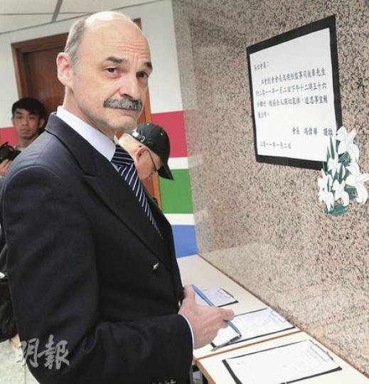 波日梅斯瓦夫．楊凱 波蘭駐港總領事（尹錦恩攝）冼錦維 教協監事（余俊亮攝）梁政元 退休教師（余俊亮攝）冼太 多年朋友（尹錦恩攝）