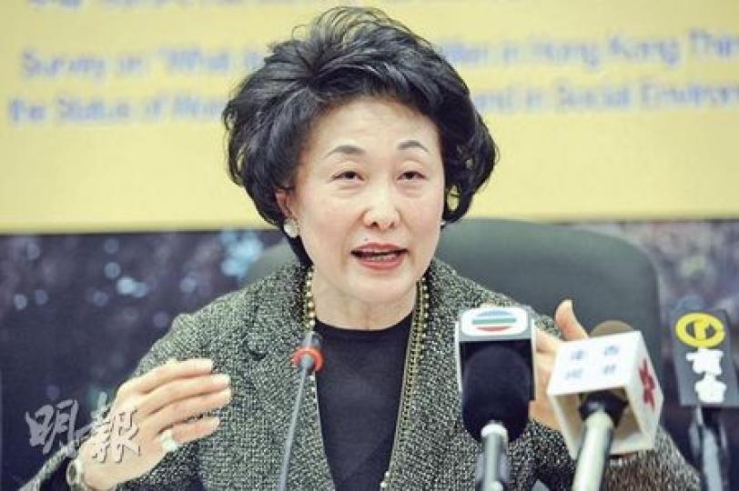 婦女事務委員會主席高靜芝（圖）指出，女性樂於貢獻時間參與社區和義工活動，但女性在決策層面的聲音較弱，直言目前香港女性「仍然係做阿四階段」。（尹錦恩攝）（明報製圖）
