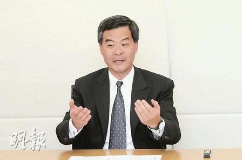 行政會議召集人梁振英表示，香港擁有兩文三語和可靠法治制度，有條件成為國際航運中心。（張智超攝）