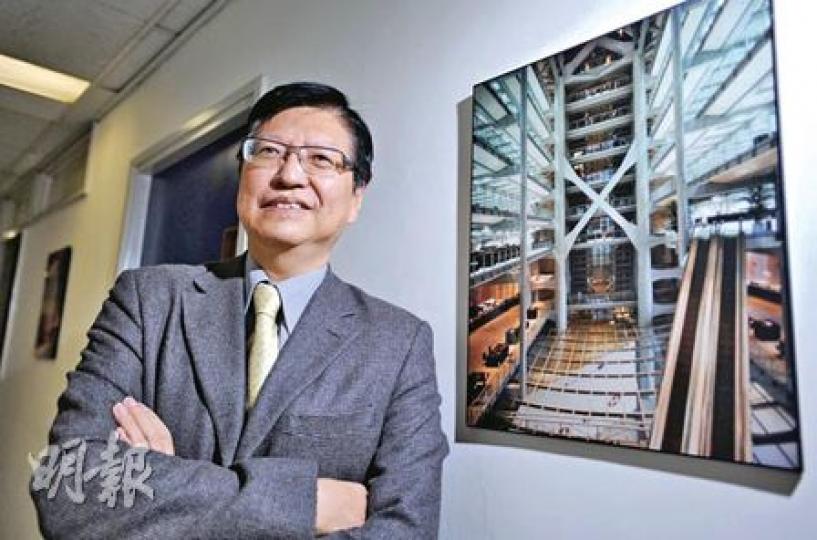 曾作為政府出售居屋「主帥」的黃比，對於復建居屋，他表示測量師學會並不反對，但要求過程要「公開、公平、公正」，而政府亦要先想清楚如何退市（復建後如何停建）。（朱永倫攝）
