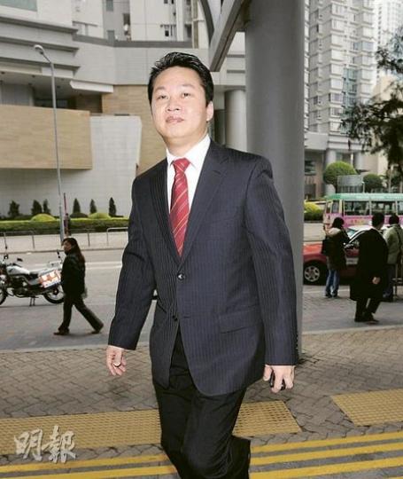 被告陳萬燊昨在東區法院應訊，神情輕鬆，案件再次押後等候指紋化驗報告。（朱永倫攝）