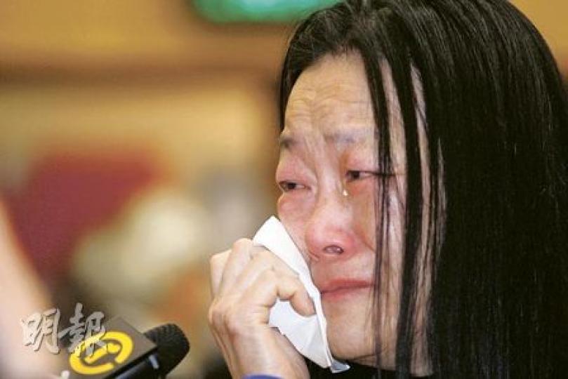 為司徒華去世而哀傷的,除了有司徒華生前戰友,亦有佩服司徒華的堅持、為教育界貢獻的支持者,雖然與司徒華並不相熟,但憶起對方的一切,數度哭成淚人。(李紹昌攝) 為司徒華去世而哀傷的,除了有司徒華生前戰友,亦有佩服司徒華的堅持、為教育界貢獻的支持者,雖然與司徒華並不相熟,但憶起對方的一切,數度哭成淚人。(李紹昌攝)