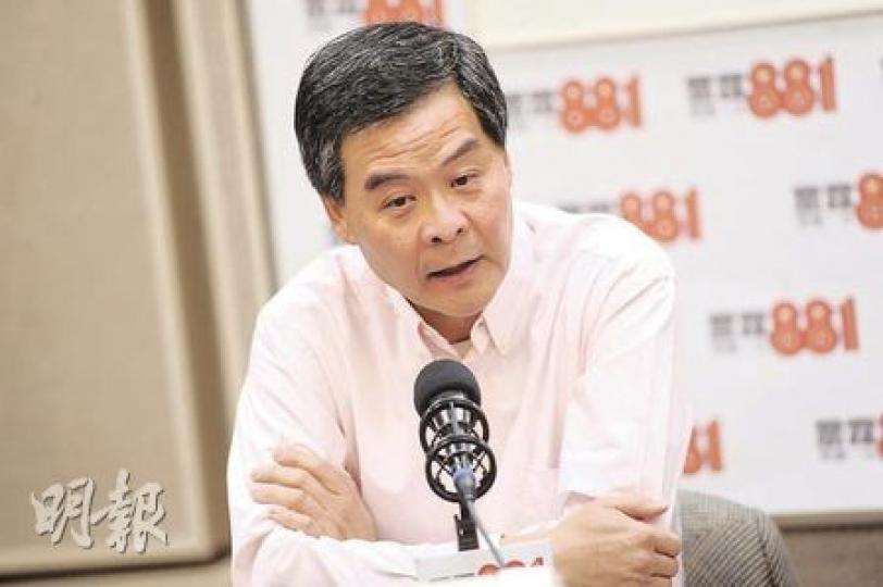 行政會議召集人梁振英昨出席商台節目時說,過去二三十年都有協助不少港人,但他幫忙後不會公開宣布。(尹錦恩攝) 行政會議召集人梁振英昨出席商台節目時說,過去二三十年都有協助不少港人,但他幫忙後不會公開宣布。(尹錦恩攝)