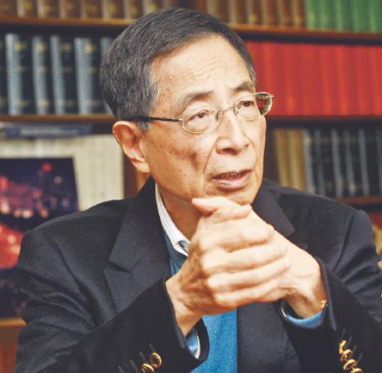 戰友已去,留下來的李柱銘不感孤獨,只遺憾當日未能及時見司徒華的最後一面,說一句「華叔,不要擔心,你去啦,放心!」(李紹昌攝) 戰友已去,留下來的李柱銘不感孤獨,只遺憾當日未能及時見司徒華的最後一面,說一句「華叔,不要擔心,你去啦,放心!」(李紹昌攝)